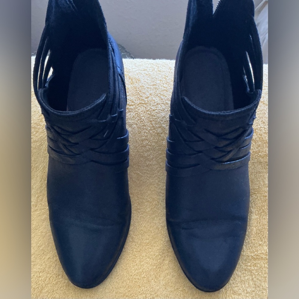 Baretrap ankle boots with braid detail